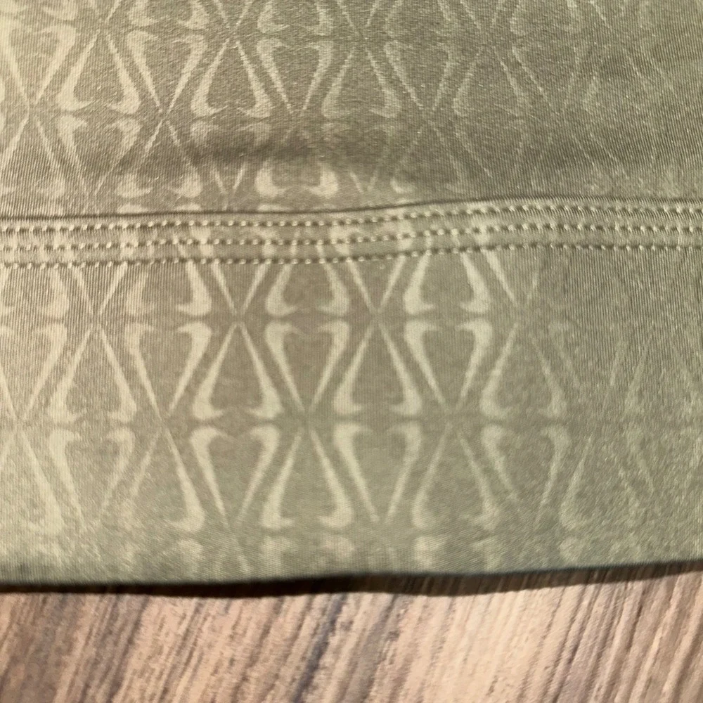 Nike Dri-FIT Sports Bra Medium Support Cross Back Olive Green swoosh heart Small